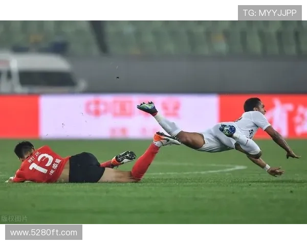 男篮逆转胜日本 裁判判罚引热议